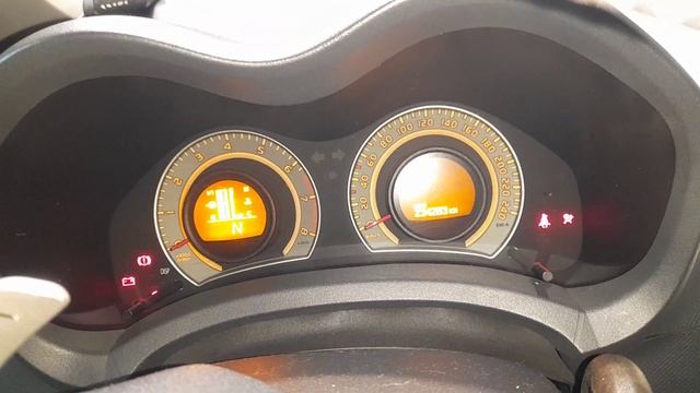 Перед снятием выводим актуатор в положение ремонта (регулировки сцепления) Тойота Аурис, Королла150 смотреть онлайн