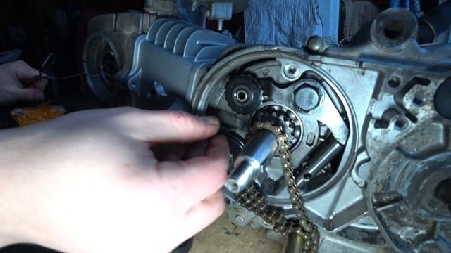 Как заменить цепь ГРМ не разбирая мотор на мопеде или питбайке