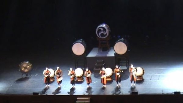 Шоу японских барабанщиков "ASKA - GUMI"