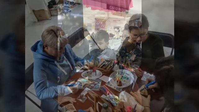 Дебют Ирины и Анастасии, учениц Мастерской выжигания, участия в ярмарке "Успеть все к Новому году!" смотреть онлайн