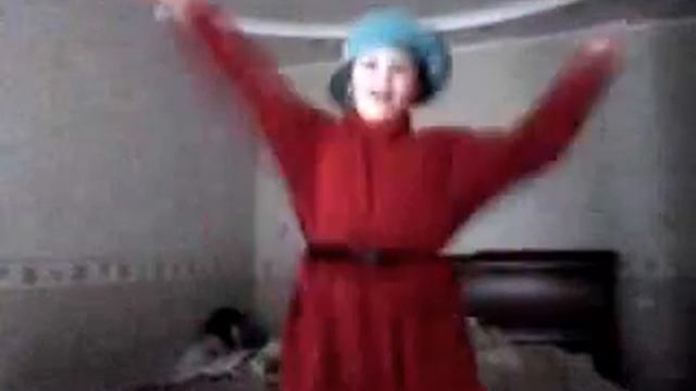 мальчик так угарно танцует!!! :)))))) смотреть онлайн