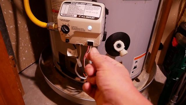 DIY Gas Water Heater Repair - Pilot Light Won't Stay Lit - Status light not blinking смотреть онлайн