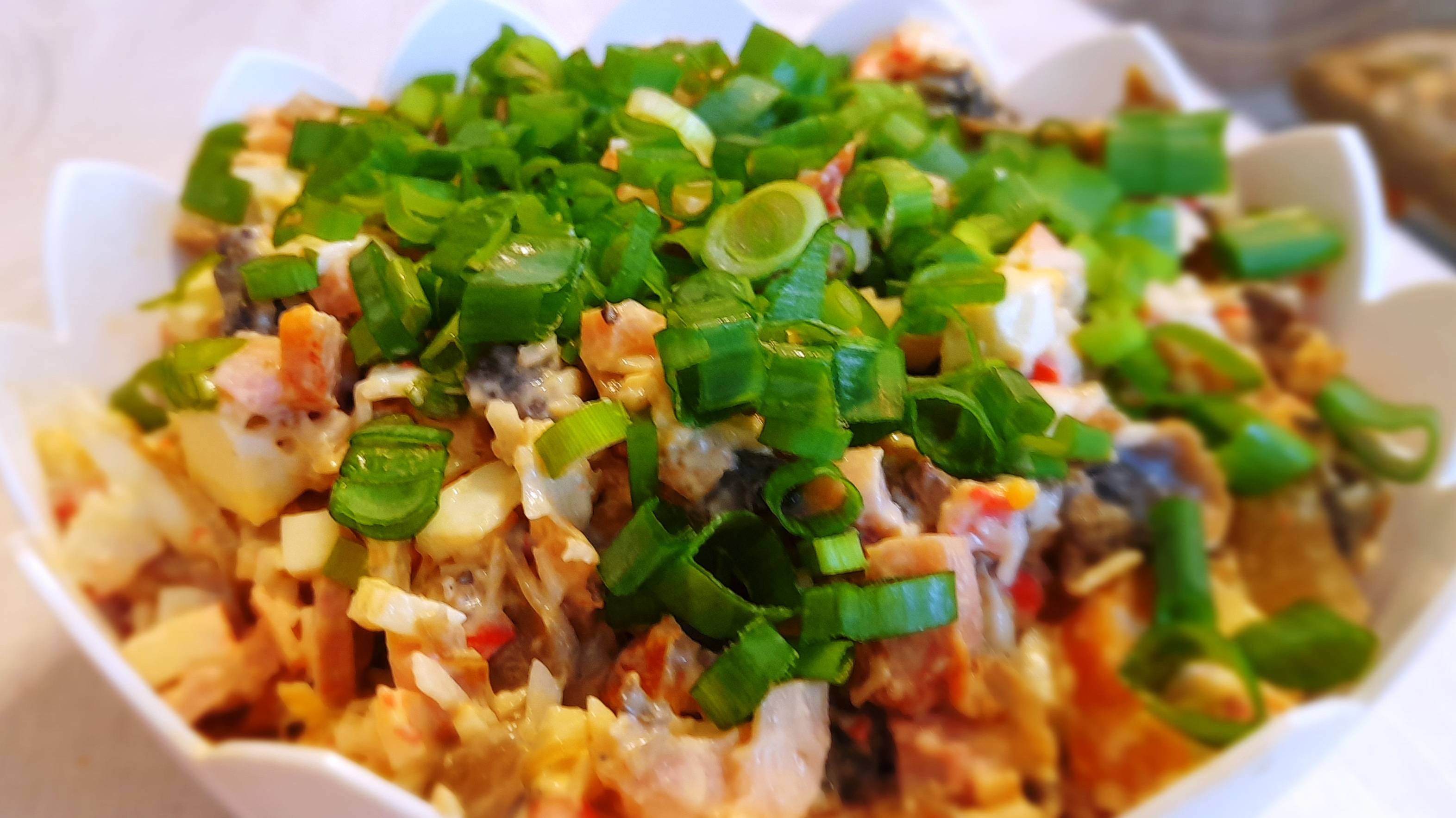 Салат с копченой курицей и крабовыми палочками смотреть онлайн