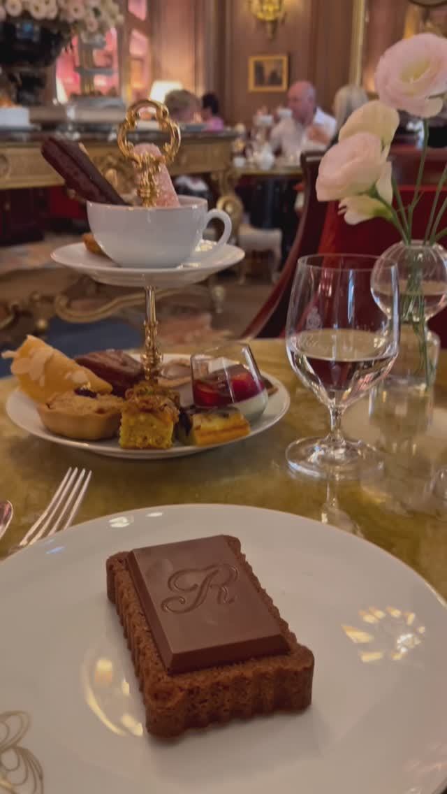 Ритц Париж - чайная церемония #париж#ритц#чаепитие#французскиедесерты#пироженое#сладости#вкусняшки смотреть онлайн