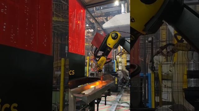 Робот сварщик А12 на службе в ПАО КАМАЗ смотреть онлайн