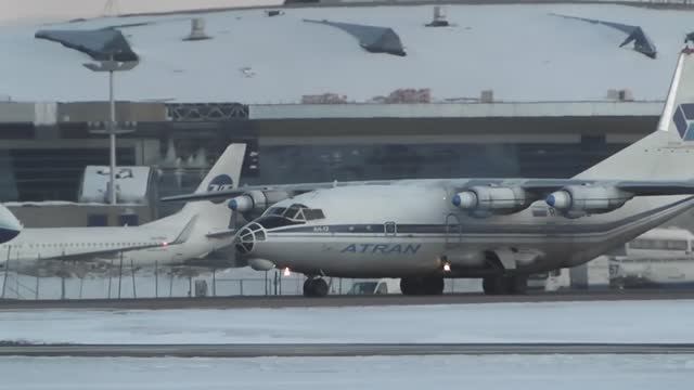 Ан-12. Запуск,  руление, взлет Внуково