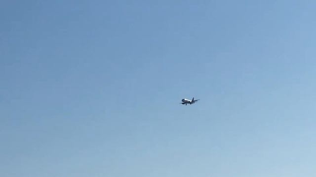 Ещё Азимут! Superjet 100-95LR А/К Азимут "Ra-89079” в Сочи смотреть онлайн