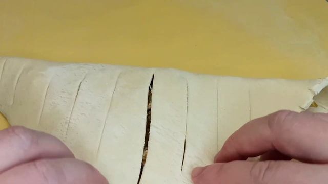 Треугольники - пироги с квашеной капустой и фаршем. Покоряют с первого кусочка