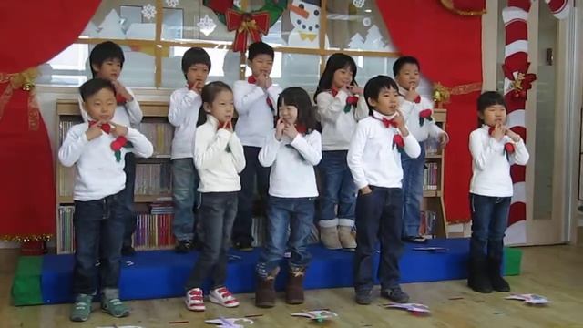 Korean kindergarteners learn English through performance смотреть онлайн