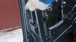 Замена тросика открывания двери. Skoda Octavia Tour A4. Снимаем обшивку двери.