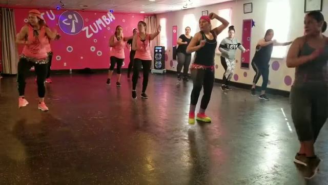Pegale con to Zumba with Karina смотреть онлайн