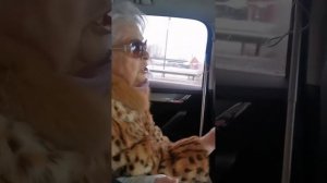 Мария Степановна Пережогина, едим на Академию Успеха, 5-летие Атоми в России. Рекрутирует таксиста.