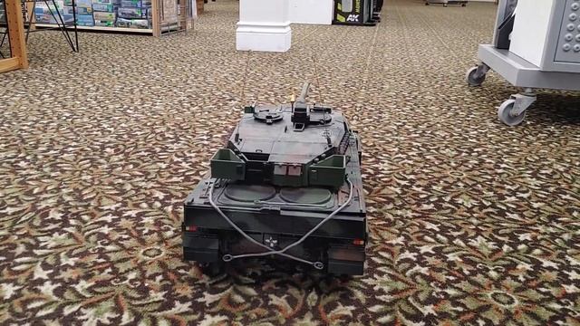 Torro 1/16 Leopard 2A6 visits The Hobby Centre смотреть онлайн