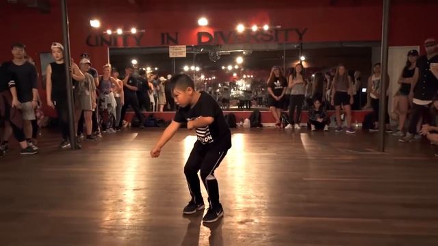 Six year old Ayden Nguyen KILLING Alexander chung's choreography to "so cold" by tank смотреть онлайн
