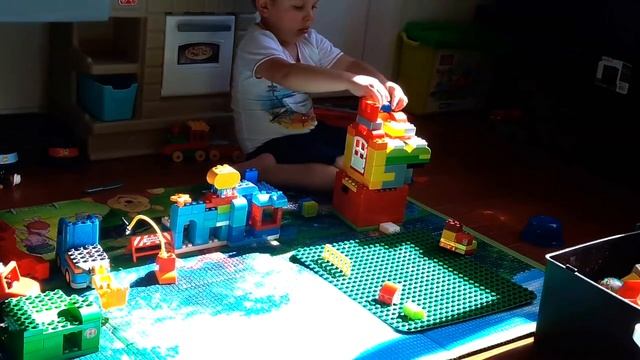 Строим Автозаправку и Магазин из Лего. Building a Gas Station and a Store with Lego. смотреть онлайн