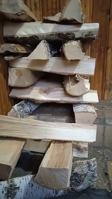 Как топить печку сырыми дровами смотреть онлайн