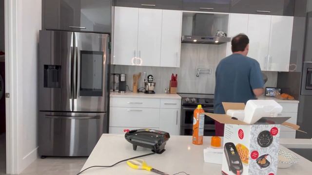 Disney DCM 9 Mickey Mini Waffle Maker Review & Unboxing смотреть онлайн