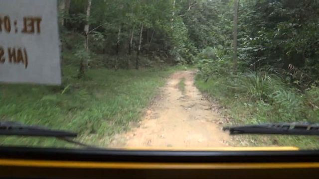 Pinzgauer 716M Test Drive in Kampung Air Panas, Sungai Kerling смотреть онлайн