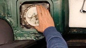 UAZ Hunter, working on the fuel pump