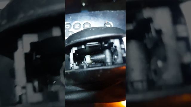 Как снять и поставить ручку кулисы на Vw Getta 2011 года