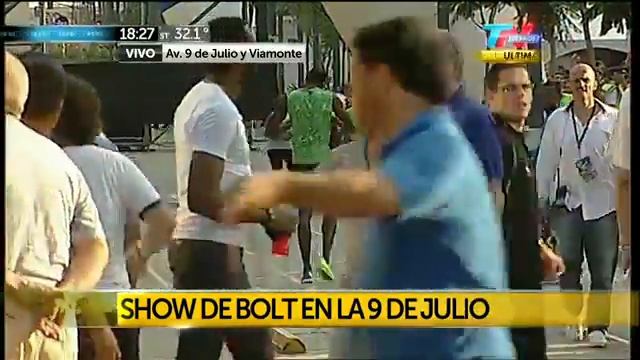Usain Bolt corriendo en la 9 de julio contra el metro bus смотреть онлайн