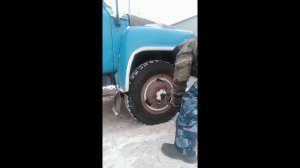 О ПОЕЗДКЕ НА ГАЗ 53 И ЗАМЕНЕ КОЛЕСА