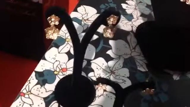 Бижутерия "Кеша" от Kenzo специально для Avon смотреть онлайн
