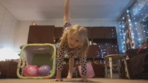 Танец под песню про рыбку — Эмилия.