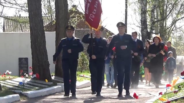 Возложение цветов на Братском кладбище г.Тихвин 9 мая 2018 г смотреть онлайн