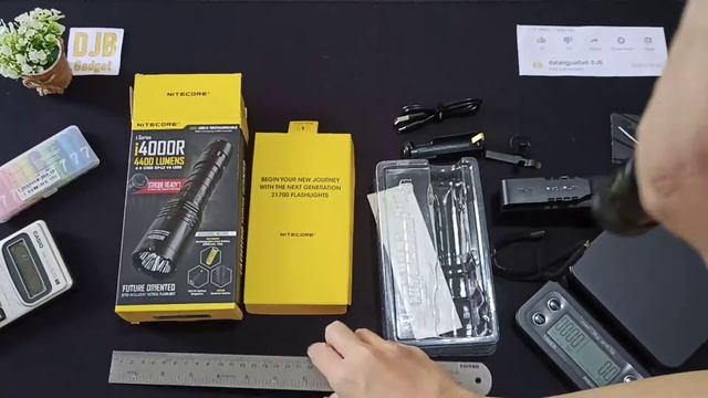 Senter 4400 lumens! Unboxing Nitecore LED flashlight i4000R смотреть онлайн