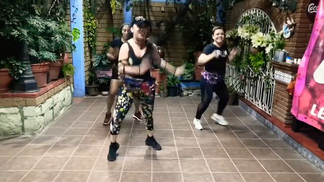 Mesa que mas aplauda (zumba fácil con Lety Espina) смотреть онлайн