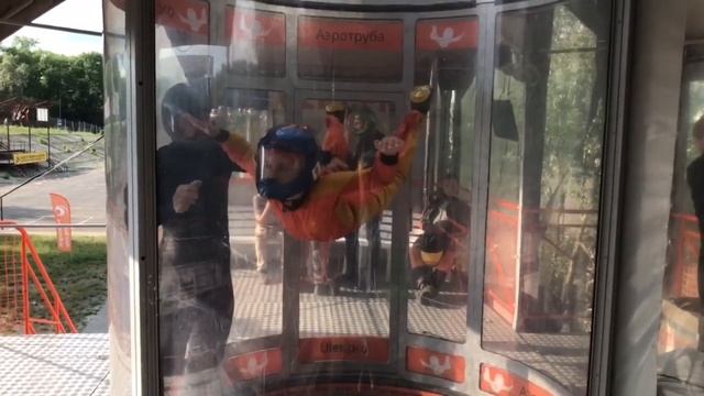 Полёт в аэротрубе! смотреть онлайн