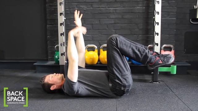 How to do the Hollow Hold Exercise смотреть онлайн