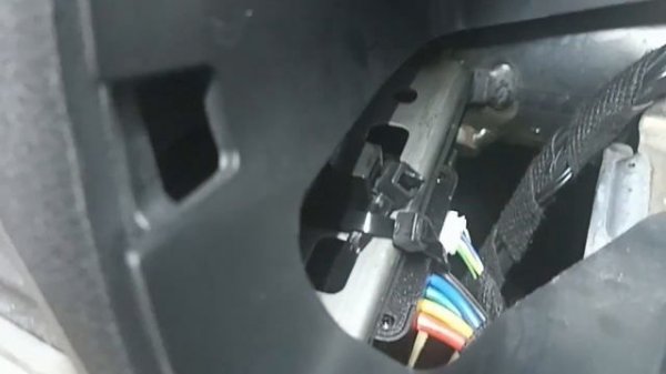 Установка сигнализации с автозапуском на Хундай Солярис 2019 года.