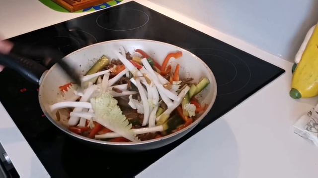 BEEF TORTILLA WRAP ni Wandering Pauper смотреть онлайн