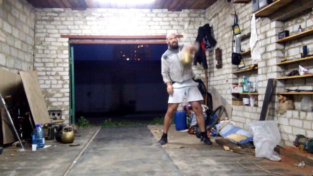 Денис Пахомов. Жонглирование 32 кг. Учусь смотреть онлайн