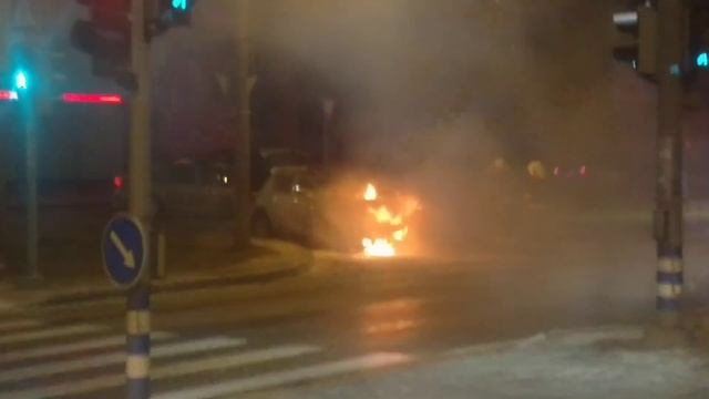 Car burning in Tallinn on Smuuli street. 06.02.2020 смотреть онлайн