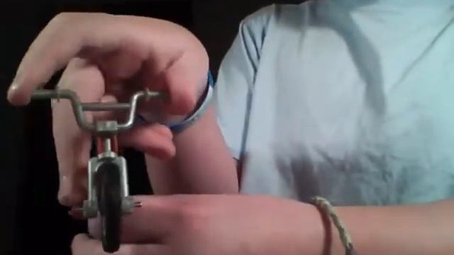 Finger BMX tailwhip trick tip in depth! AND how to hold it! смотреть онлайн