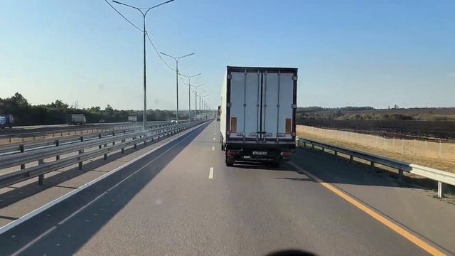 М4 - рядом, платный и безплатный участок дороги...