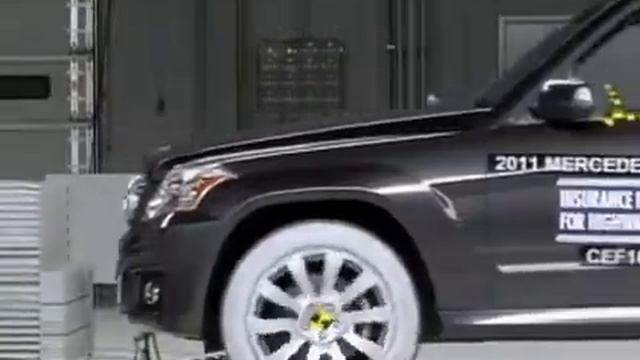 Crash test2011 Mercedes GLK moderate overlap test смотреть онлайн