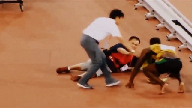 VIdeo Buzz: Chinese Cameraman falls on Usain Bolt with segway after Men's 200m Final IAAF 2015 смотреть онлайн