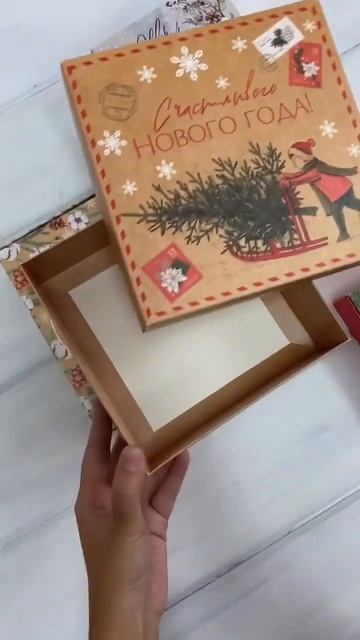 Чудесные новогодние коробки уже в наличии 💚 Заказывайте на нашем сайте! Доставляем по РФ 📦 смотреть онлайн