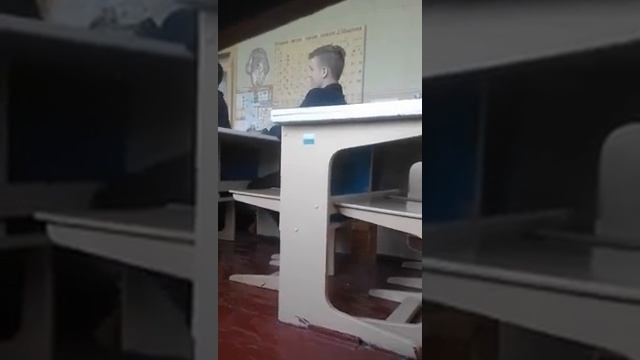 ЗАБИВАЕМ КОСЯК ПРЯМО НА УРОКЕ смотреть онлайн