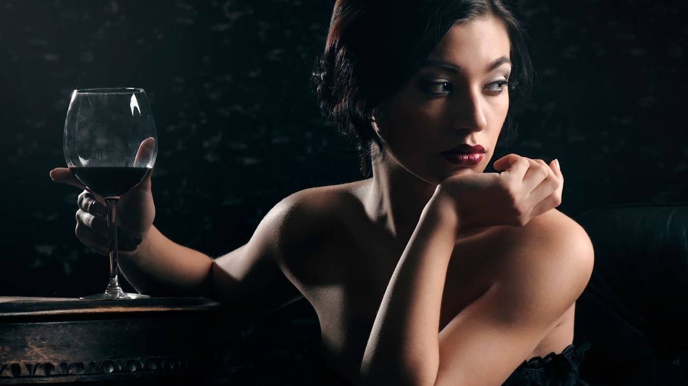 КРАСНОЕ И БЕЛОЕ смотреть онлайн