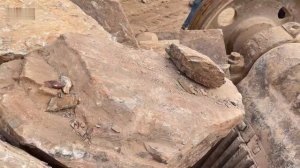 Строительство, дробление щебёнки