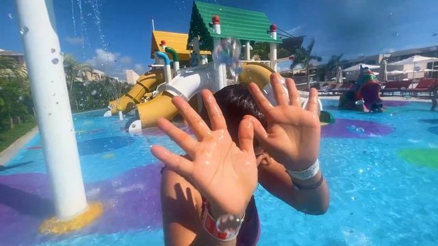 Family Fun Mexico Waterpark Slides and Surfing! смотреть онлайн