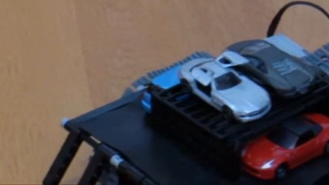 Lego Technic Caterpillar Vehicle with Mini Car 10 смотреть онлайн