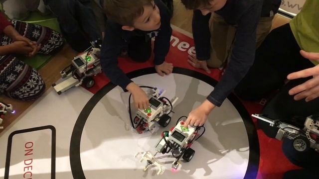 LEGO MINDSTORMS Sumo Battle Лего Майндстормс Сумо смотреть онлайн