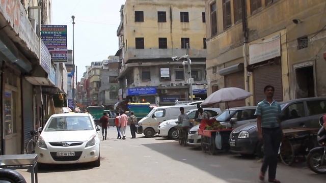 India. Delhi. July. Звуки утреннего Дели. Район Мейн базара. смотреть онлайн