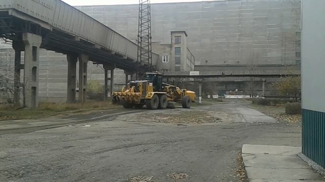 Машина монстер Грейдер CAT 16М